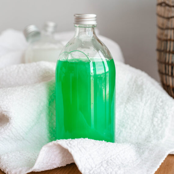 Detergente líquido para la ropa con suave fragancia de Aloe Vera.